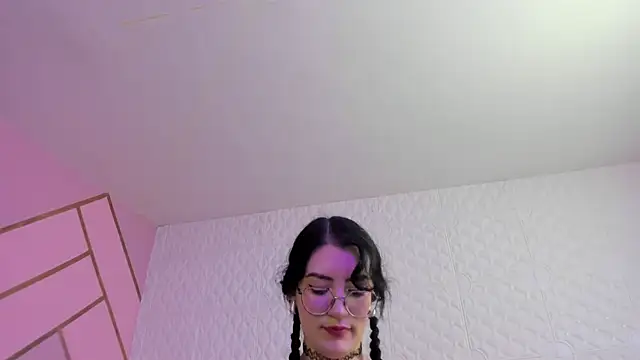 Snapshot of Violetaa_diazz chatting on 04.28.26 Violetaa diazz online show from 04.28.26