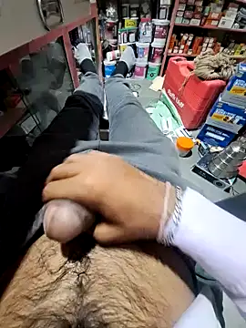 Snapshot of dickerdaddy25 chatting on 01.12.25 dickerdaddy25 online show from 01.12.25