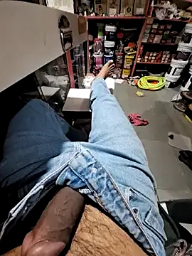 Snapshot of dickerdaddy25 chatting on 03.18.25 dickerdaddy25 online show from 03.18.25