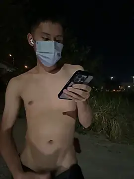 Snapshot of Benson18y chatting on 09.26.25 Benson18y online show from 09.26.25