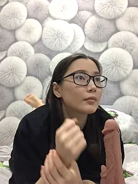 Milka23 online show from 02.21.25