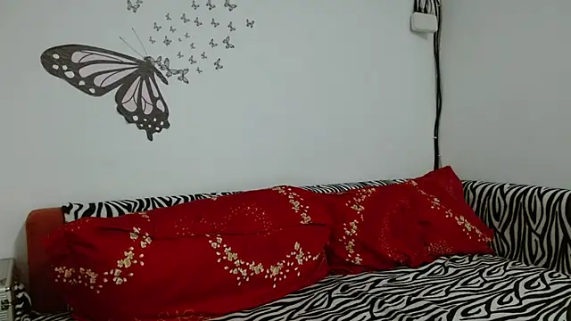 LadyHellene online show from 10.15.25