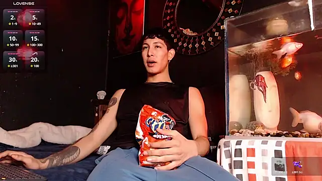 Snapshot of Godly_huan chatting on 11.09.25 Godly huan online show from 11.09.25