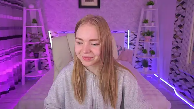 Snapshot of EmilySunshineS chatting on 04.18.26 EmilySunshineS online show from 04.18.26