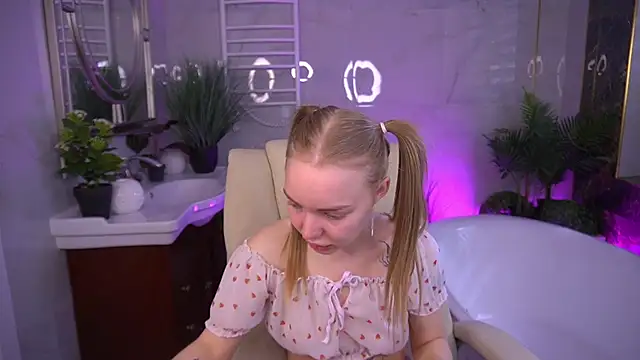 Snapshot of EmilySunshineS chatting on 05.31.26 EmilySunshineS online show from 05.31.26