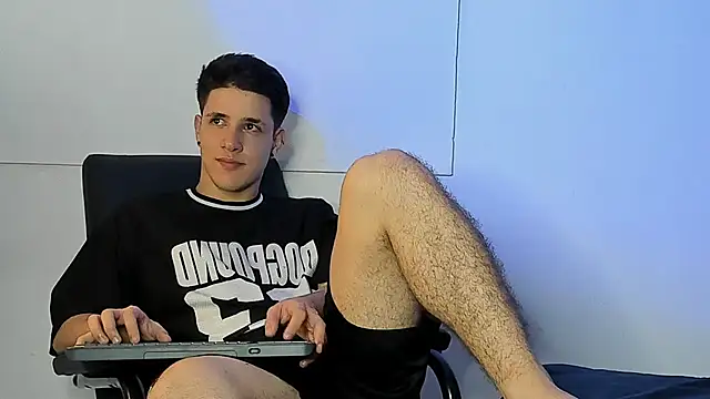 Snapshot of Adan_rivas_ chatting on 02.20.25 Adan rivas online show from 02.20.25