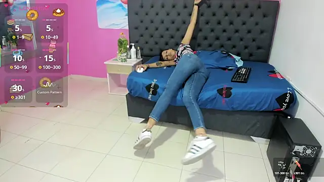 Snapshot of _candy_jade_ chatting on 10.23.25 candy jade online show from 10.23.25