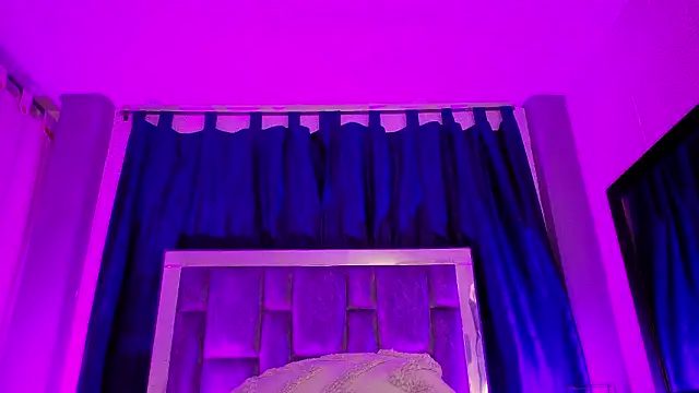 Mia Oxford online show from 01.18.26