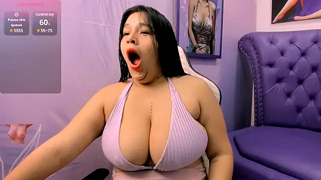 Snapshot of emma__milk_ chatting on 02.22.25 emma milk online show from 02.22.25