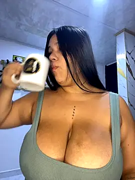 Snapshot of emma__milk_ chatting on 10.24.25 emma milk online show from 10.24.25