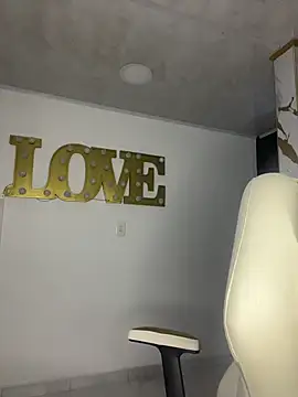 emma  milk  online show from 12.16.25