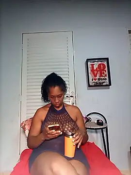 Snapshot of Luhma_hot chatting on 12.04.24 Luhma hot online show from 12.04.24