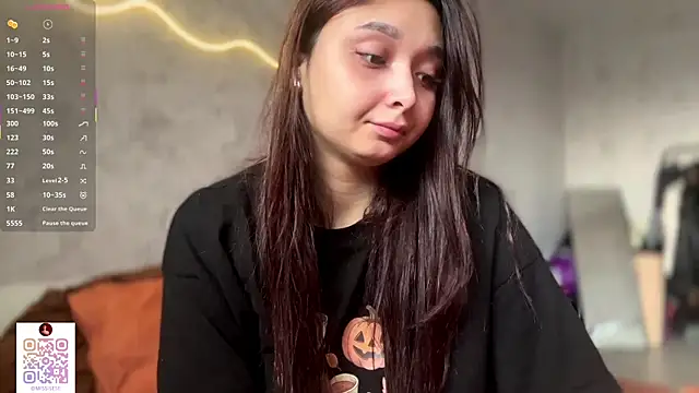 Snapshot of UdeleBarns chatting on 10.24.25 UdeleBarns online show from 10.24.25