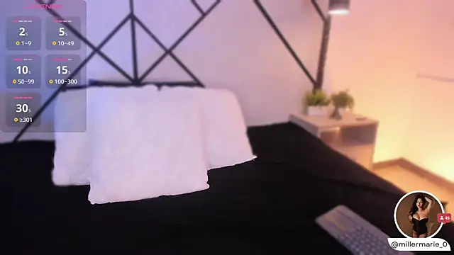 Snapshot of marie_miller_ chatting on 10.08.25 marie miller online show from 10.08.25