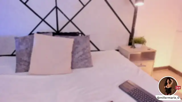 Snapshot of marie_miller_ chatting on 11.04.25 marie miller online show from 11.04.25