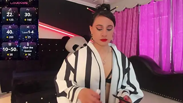 Coral Gibson online show from 11.03.25