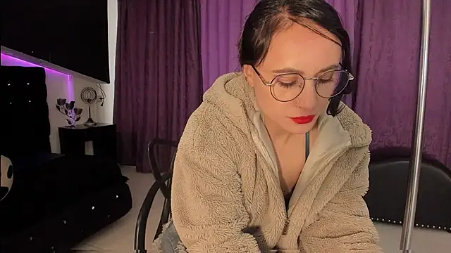 Coral Gibson online show from 02.23.26