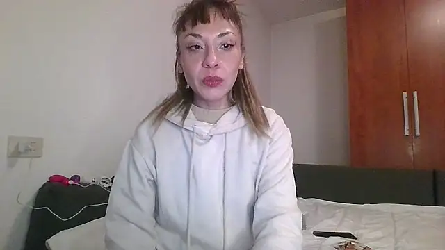 Snapshot of KarolinaReaper chatting on 12.30.24 KarolinaReaper online show from 12.30.24