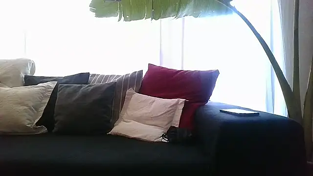 Snapshot of KarolinaReaper chatting on 02.14.25 KarolinaReaper online show from 02.14.25