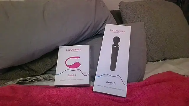 Snapshot of KarolinaReaper chatting on 02.21.25 KarolinaReaper online show from 02.21.25