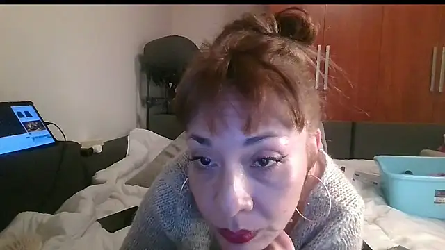 Snapshot of KarolinaReaper chatting on 02.22.25 KarolinaReaper online show from 02.22.25