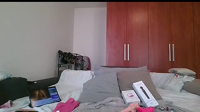 Snapshot of KarolinaReaper chatting on 02.23.25 KarolinaReaper online show from 02.23.25