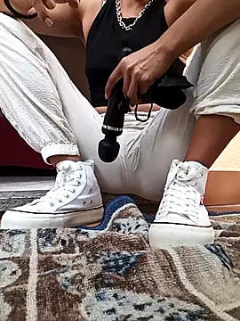 Snapshot of KarolinaReaper chatting on 09.09.25 KarolinaReaper online show from 09.09.25