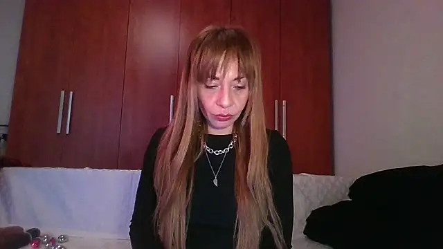 Snapshot of KarolinaReaper chatting on 10.18.25 KarolinaReaper online show from 10.18.25