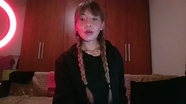 Snapshot of KarolinaReaper chatting on 10.23.25 KarolinaReaper online show from 10.23.25