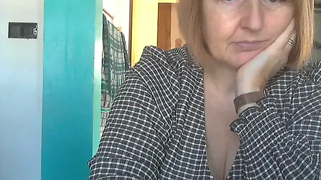 Snapshot of Sandcoq chatting on 10.02.25 Sandcoq online show from 10.02.25