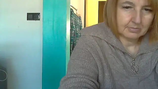 Snapshot of Sandcoq chatting on 10.13.25 Sandcoq online show from 10.13.25