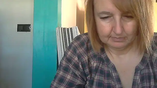 Snapshot of Sandcoq chatting on 10.16.25 Sandcoq online show from 10.16.25