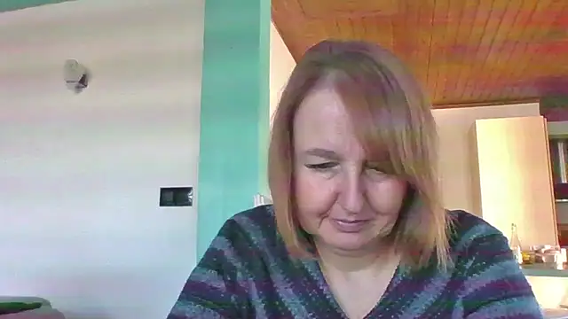 Snapshot of Sandcoq chatting on 11.05.25 Sandcoq online show from 11.05.25