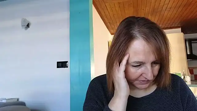 Snapshot of Sandcoq chatting on 12.04.25 Sandcoq online show from 12.04.25