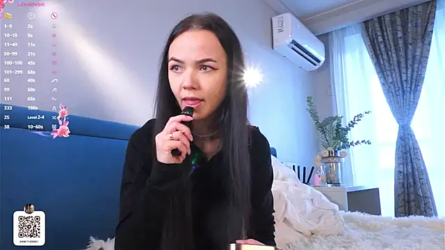 SynneFrary online show from 10.13.25