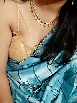 Snapshot of santurmom chatting on 03.11.25 santurmom online show from 03.11.25