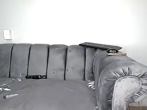 Pearl 00 online show from 11.12.25