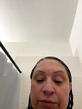 Snapshot of AlyssiaAmoreXO chatting on 10.04.25 AlyssiaAmoreXO online show from 10.04.25