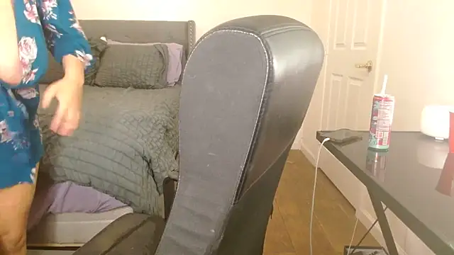 Snapshot of AlyssiaAmoreXO chatting on 10.12.25 AlyssiaAmoreXO online show from 10.12.25