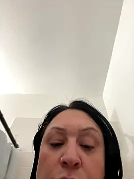 Snapshot of AlyssiaAmoreXO chatting on 10.18.25 AlyssiaAmoreXO online show from 10.18.25