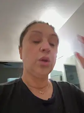 Snapshot of AlyssiaAmoreXO chatting on 10.22.25 AlyssiaAmoreXO online show from 10.22.25