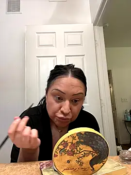 Snapshot of AlyssiaAmoreXO chatting on 10.27.25 AlyssiaAmoreXO online show from 10.27.25