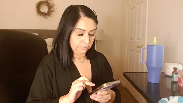 Snapshot of AlyssiaAmoreXO chatting on 10.29.25 AlyssiaAmoreXO online show from 10.29.25