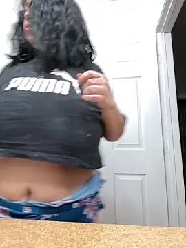 AlyssiaAmoreXO online show from 12.18.25