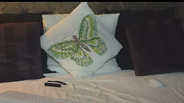 Snapshot of AnnieStylesx chatting on 02.22.25 AnnieStylesx online show from 02.22.25