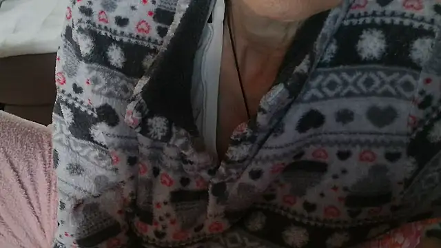 Snapshot of VeneRed chatting on 02.23.25 VeneRed online show from 02.23.25