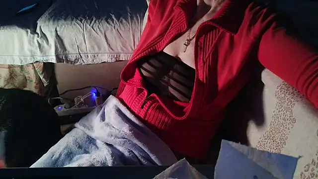 Snapshot of VeneRed chatting on 03.03.25 VeneRed online show from 03.03.25