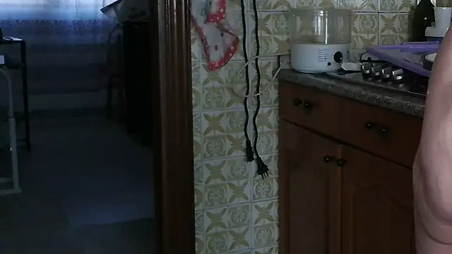 Snapshot of VeneRed chatting on 09.21.25 VeneRed online show from 09.21.25