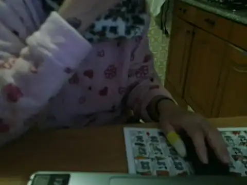 Snapshot of VeneRed chatting on 10.06.25 VeneRed online show from 10.06.25