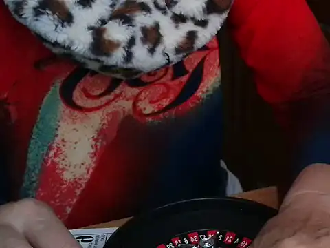 Snapshot of VeneRed chatting on 10.07.25 VeneRed online show from 10.07.25